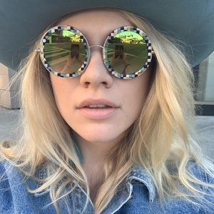 Meet your Posher, Olya